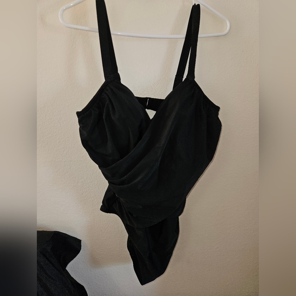 Old Navy Womans Black One Piece Swimsuit Size Xl